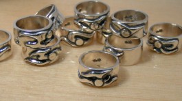 �C�j�V���������O