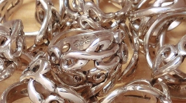 �C�j�V���������O